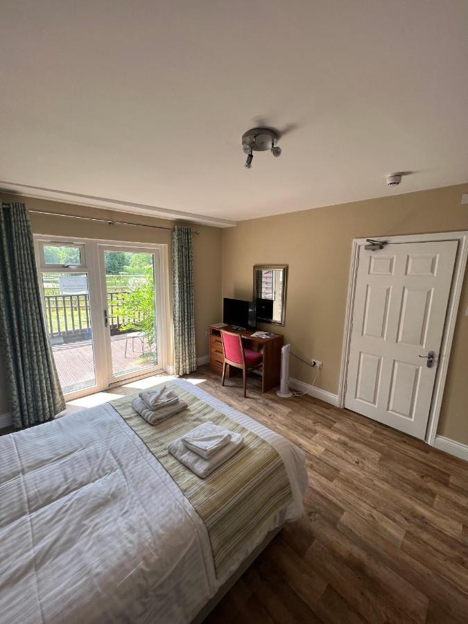 Cadmore Lodge Bed & Breakfast Tenbury Exteriör bild